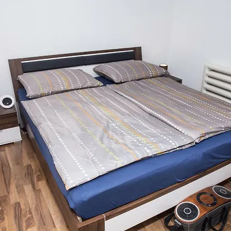 Family House With Parking Vakantiehuis Praag